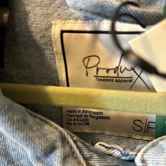 Produx Boyfriend Trucker Light Wash Denim Jacket with Button Closure Size Small - Picture 3 of 5